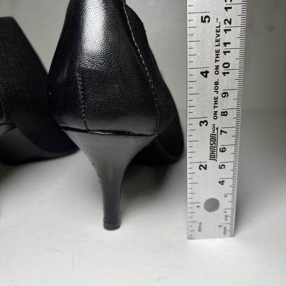 Bandolino Heels Womens Size 9M Black Isannah Pointed Toe Kitten Leather Slip On - Picture 7 of 9